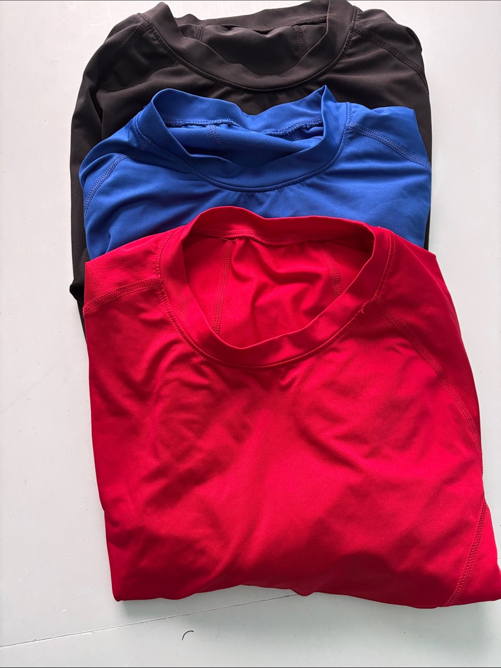 Men’s Set of Three Athlio Crew Neck Active Tees in Red, Blue, and Black M Fitted